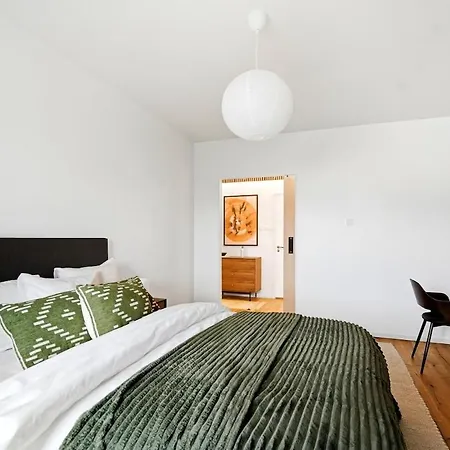 Floor | Kallio Church Views | Balcony | 2br Lejlighed Helsinki