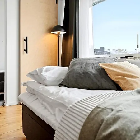 Lejlighed Floor | Kallio Church Views | Balcony | 2br