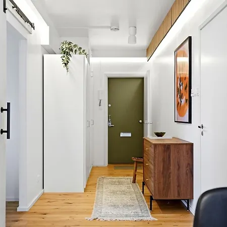 Lejlighed Floor | Kallio Church Views | Balcony | 2br Helsinki